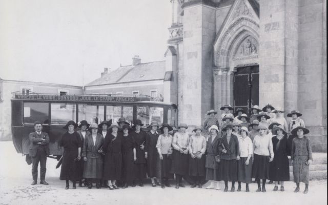 1946